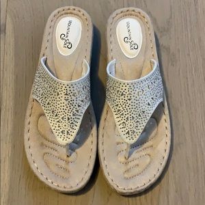 NWOT Mountain Sole  Bling Weddge Sandals